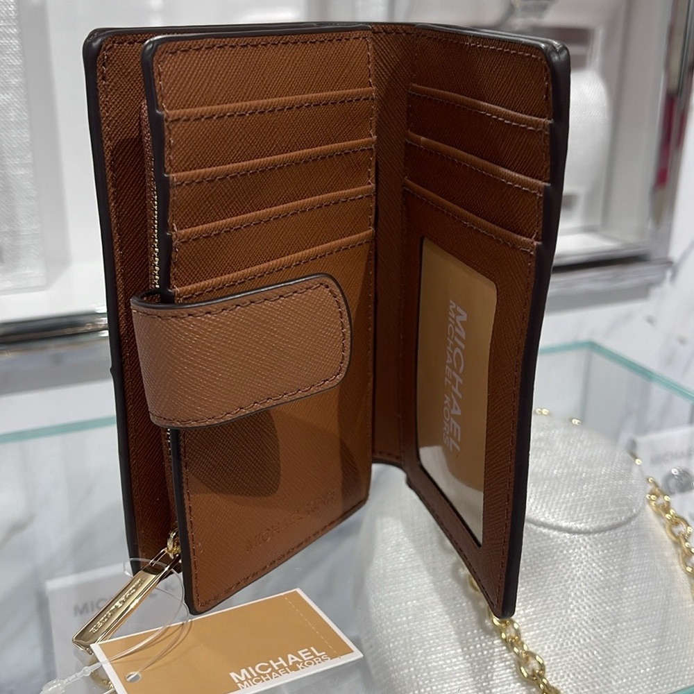 Michael Medium Crossgrain Leather Bifold Wallet
Luggage 
NWT - Picture 12 of 16